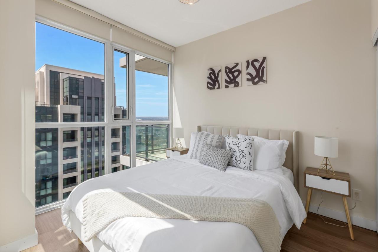 Ultra Luxurious 2.5 Bedroom 2 Full Bathroom 1 Parking Condo Near Sq1 Striking Views Mississauga Exterior photo