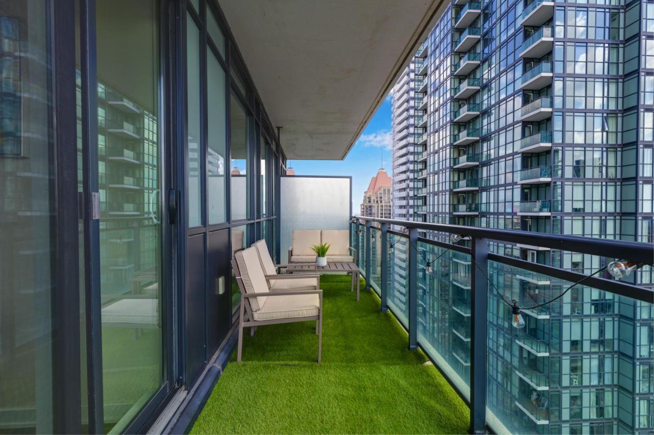 Ultra Luxurious 2.5 Bedroom 2 Full Bathroom 1 Parking Condo Near Sq1 Striking Views Mississauga Exterior photo