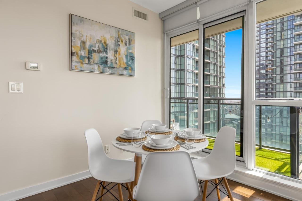 Ultra Luxurious 2.5 Bedroom 2 Full Bathroom 1 Parking Condo Near Sq1 Striking Views Mississauga Exterior photo