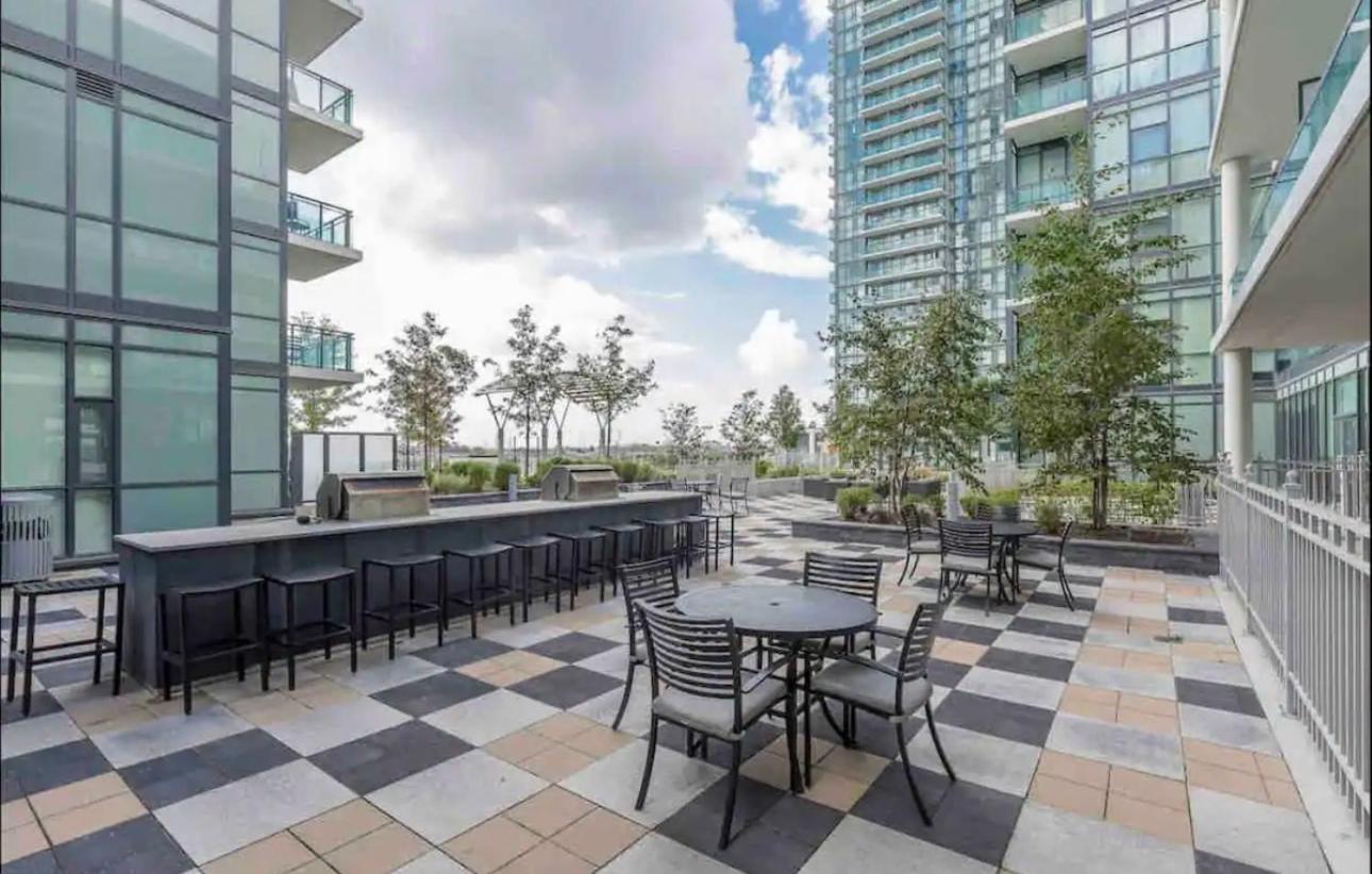 Ultra Luxurious 2.5 Bedroom 2 Full Bathroom 1 Parking Condo Near Sq1 Striking Views Mississauga Exterior photo